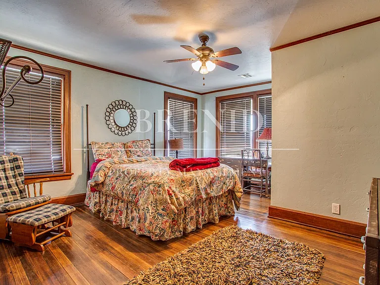 1214 W Maine St — Photo 27