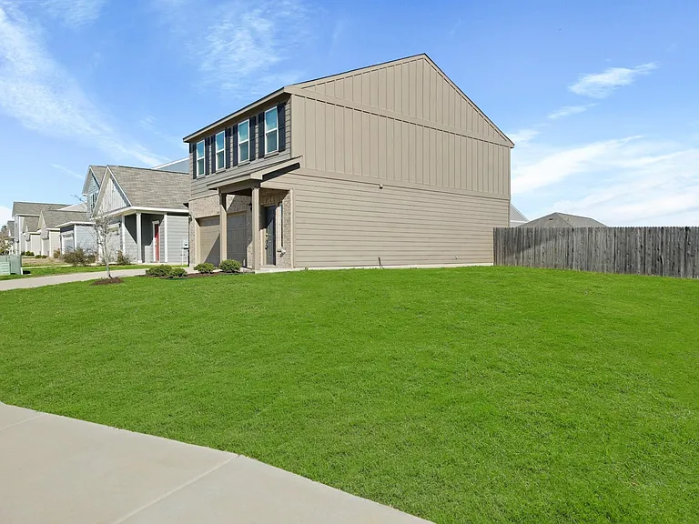 13005 Foreston Dr — Photo 4