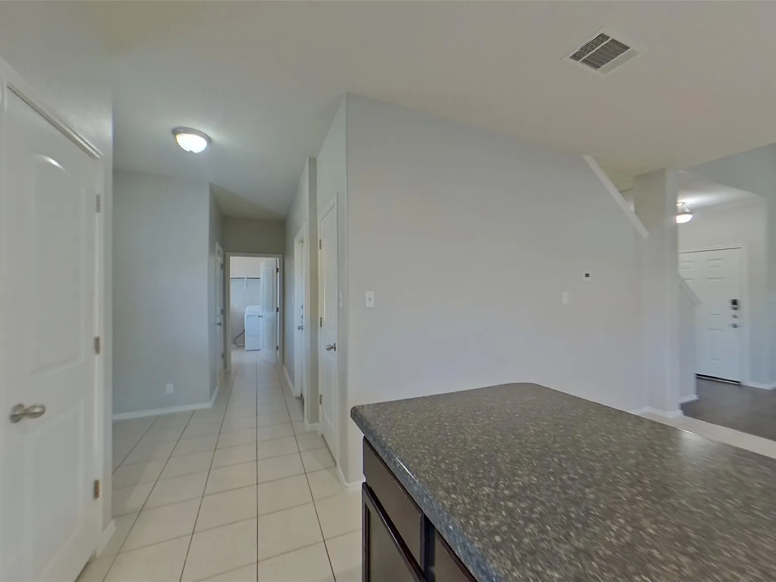 3 bed, 2.5 bath, 1690 sqft, $1,699 — Photo 4