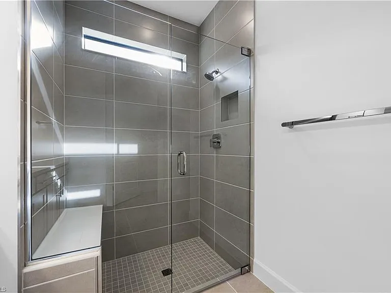 19218 Hinkley Dr — Photo 26
