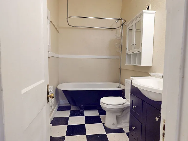 Roycroft Apartments — Photo 51