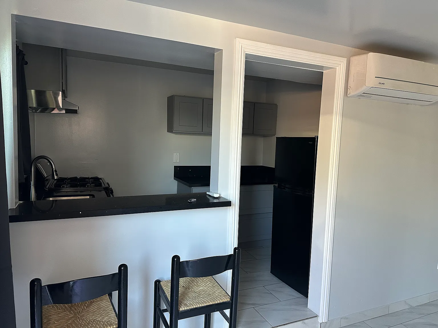 1 bed, 450 sqft, $1,800 — Photo 3
