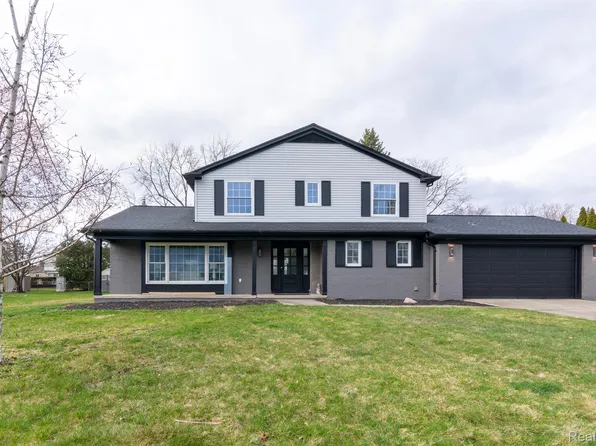 4086 Whitebirch Dr, West Bloomfield, MI 48323
