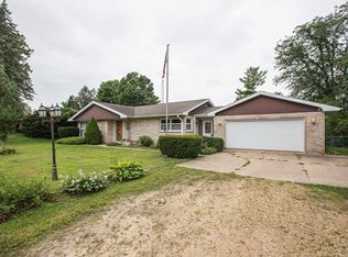 953 Badger Rd, Hazel Green, WI 53811