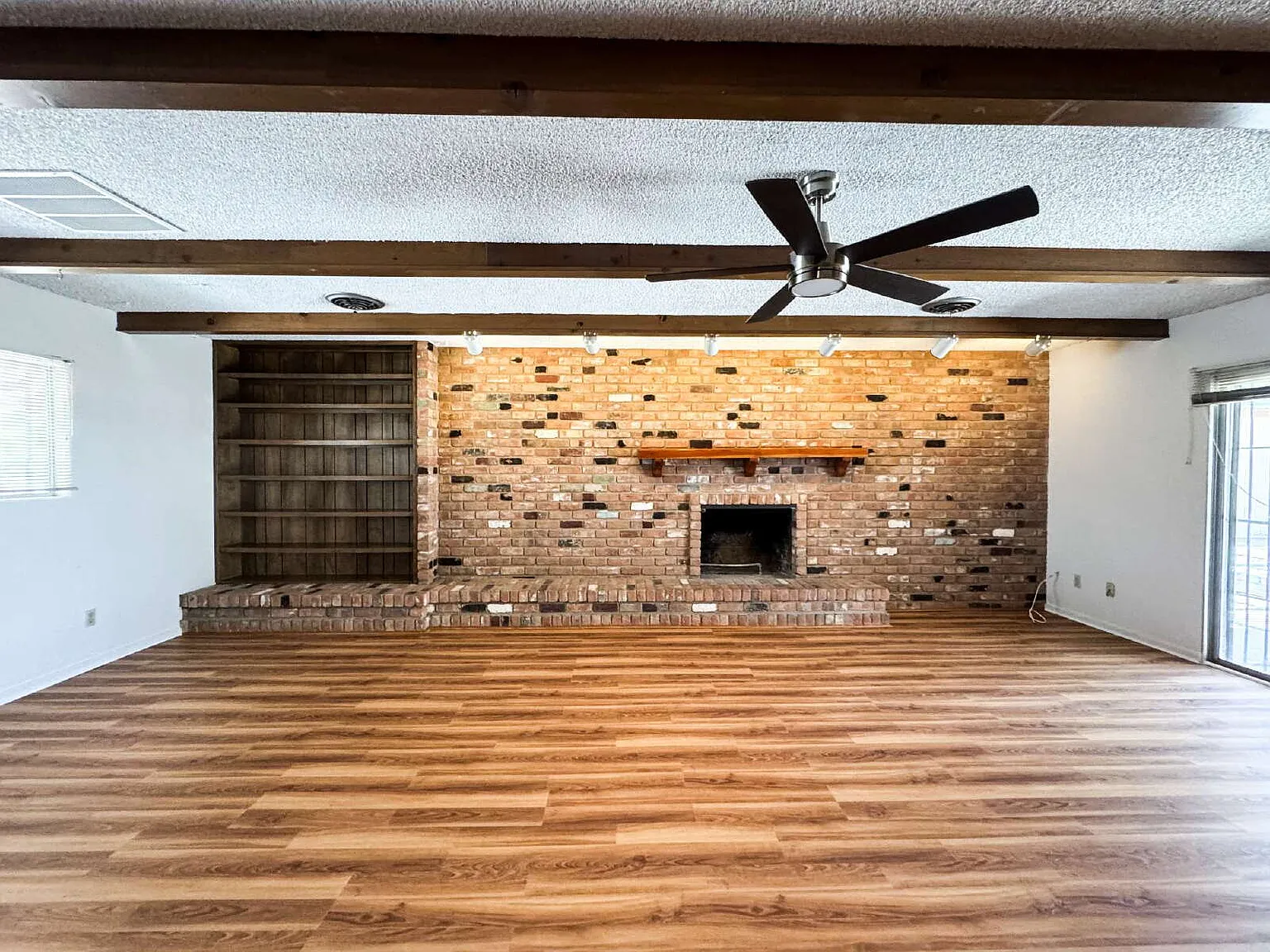 3 bed, 2.0 bath, 1657 sqft, $1,750 — Photo 3