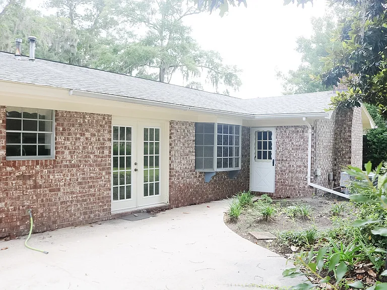 809 Windsor Rd — Photo 11