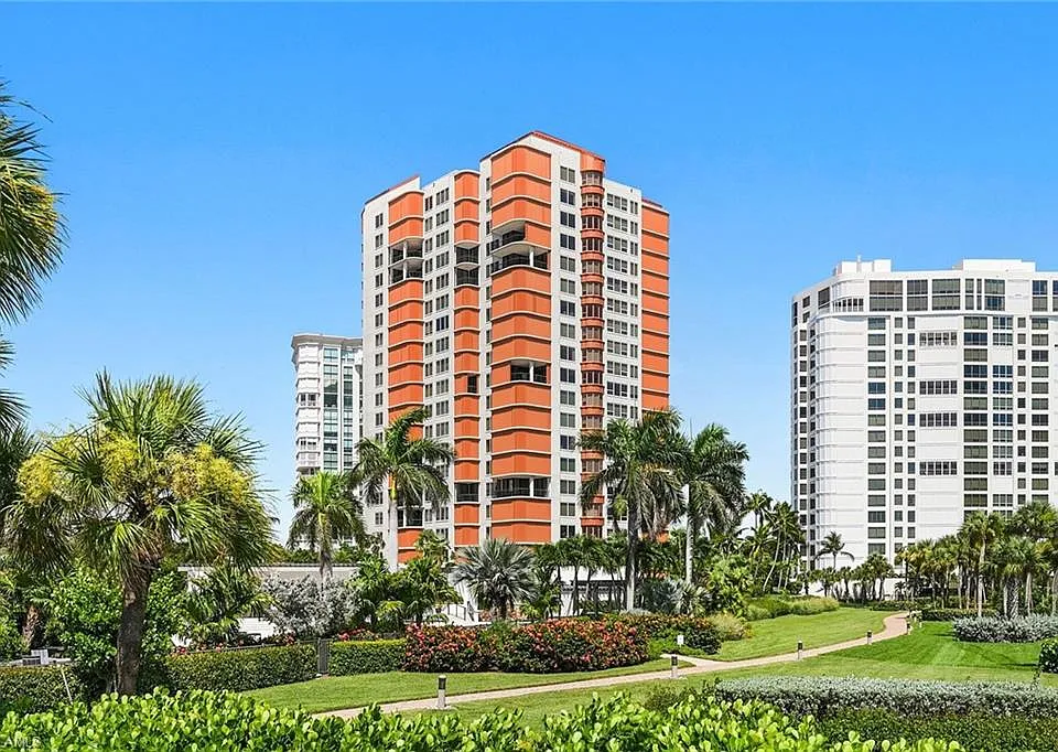 4251 Gulf Shore Blvd N #6D