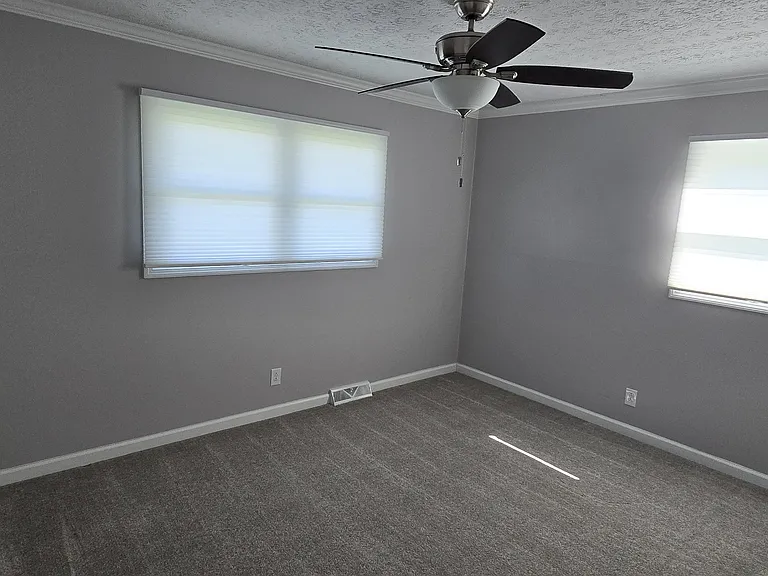 2 Lambeth Ct — Photo 36