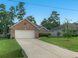 228 Maple Ln, Conroe, TX 77304