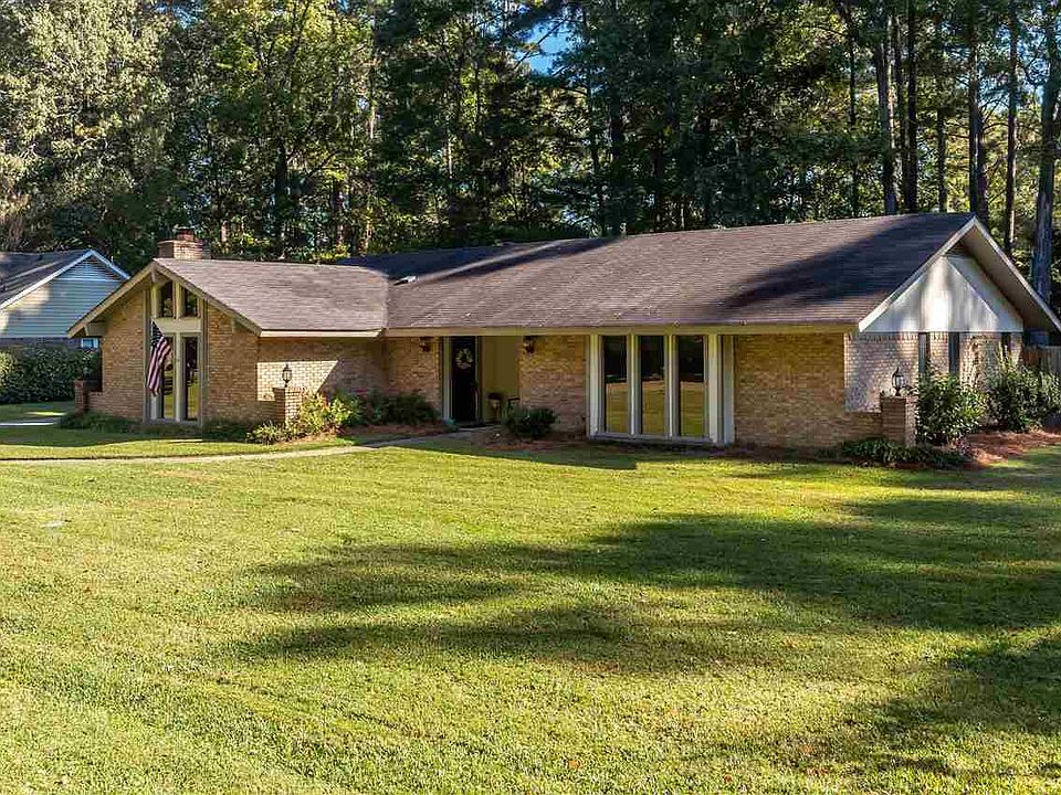 1st image of 212 E Lake Dr