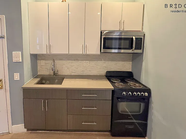 503 W 47th St #5FW — Photo 4
