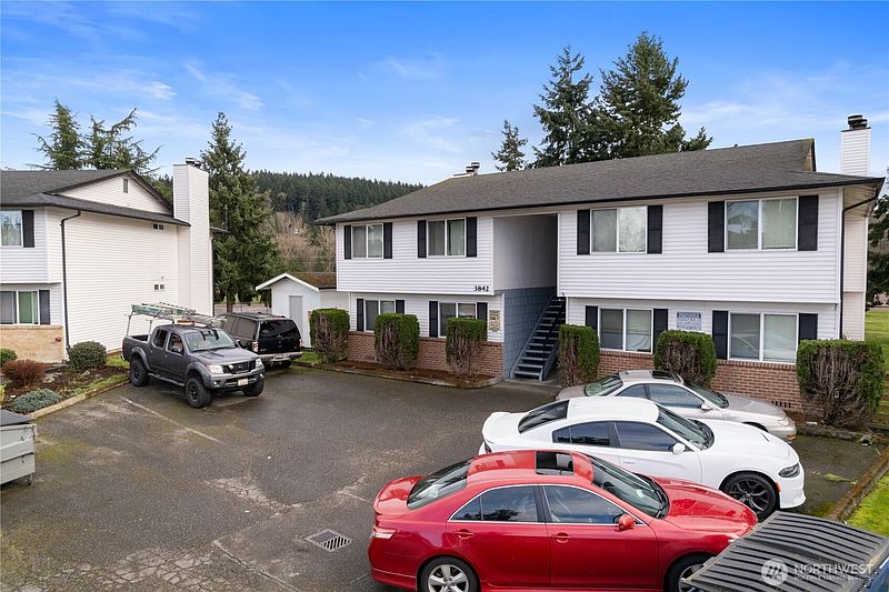 2nd image of 3838 D Place SE