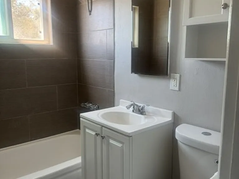 Marine Bay Apartments — Photo 14