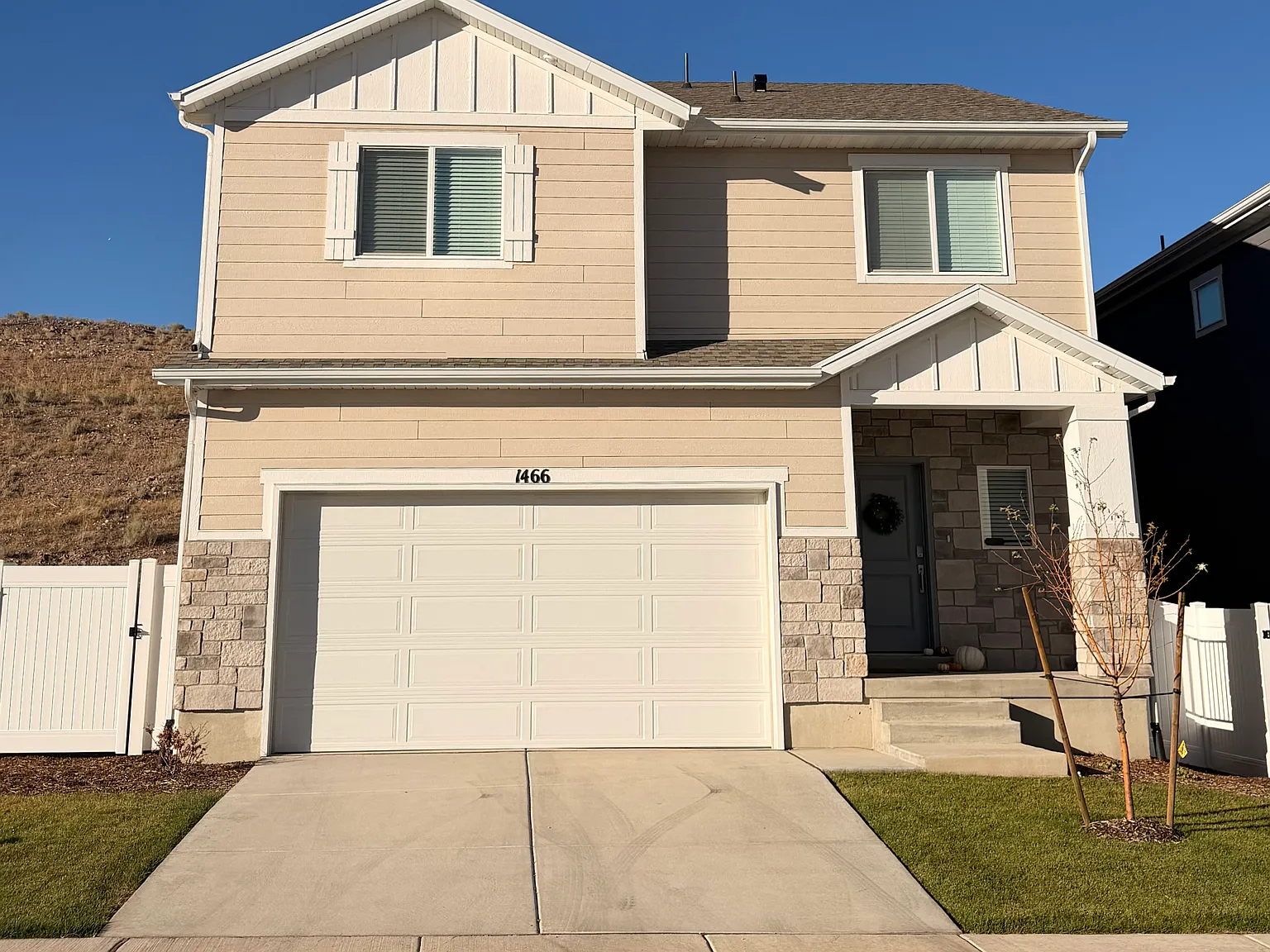 5 bed, 2400 sqft, $3,100 — Photo 1