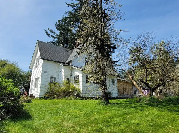 8570 Bachman Dr, Gladstone, OR 97027