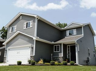 260 Fountain Park Dr, Waterford, MI 48327