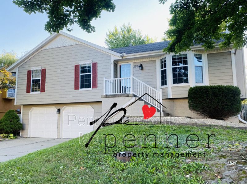 1st image of 2204 NW Cove Ct