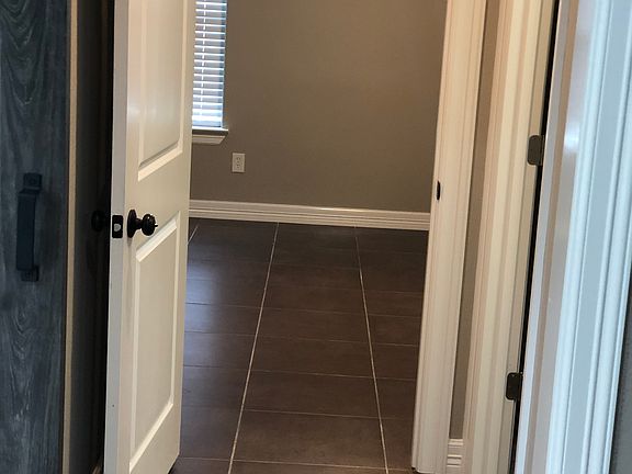 4th image of 1400 Elsie Ln