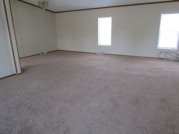 5th image of 42 Fox Hound Dr