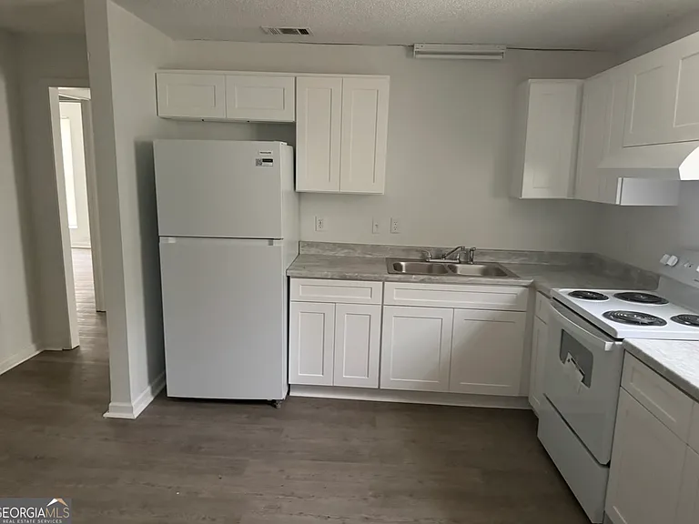 1325 Dent St — Photo 4