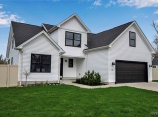 6 Rolling Woods Ln, Buffalo, NY 14224