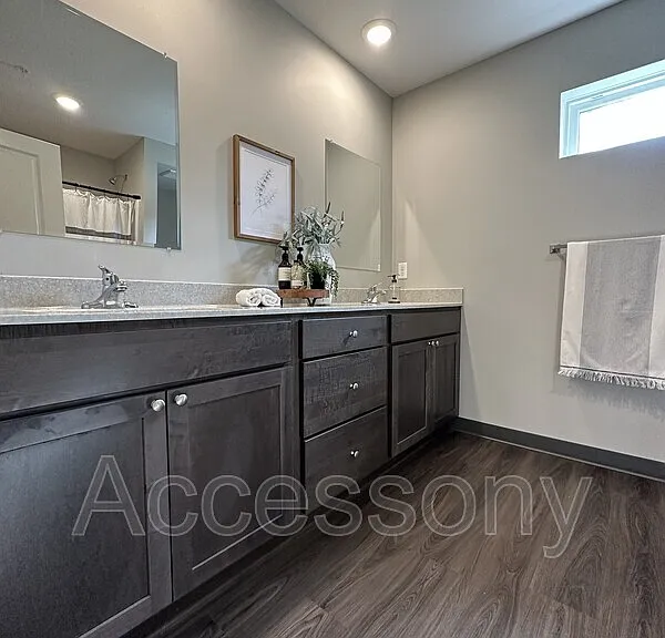 2340 Y St #7 — Photo 6
