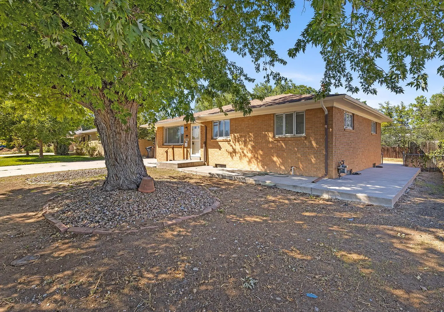 Beautifully Renovated, Spacious 4BR Home w/ Basement & Backyard! — Photo 3