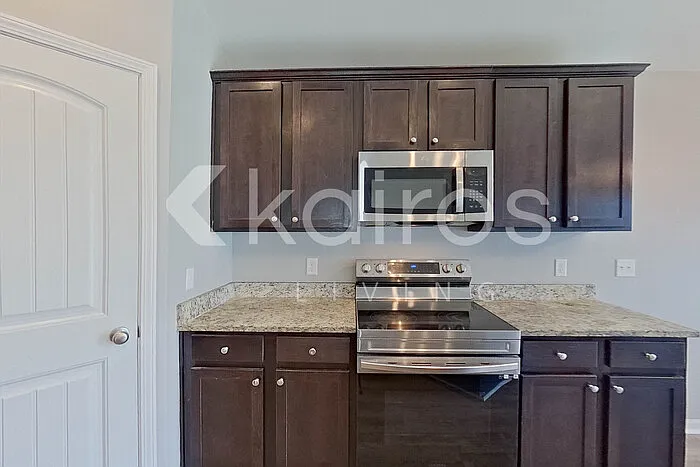102 Saint Matthew Way — Photo 8