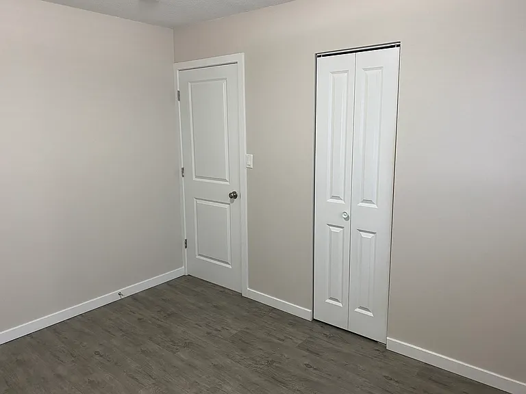 102 King Edward Ave E — Photo 21