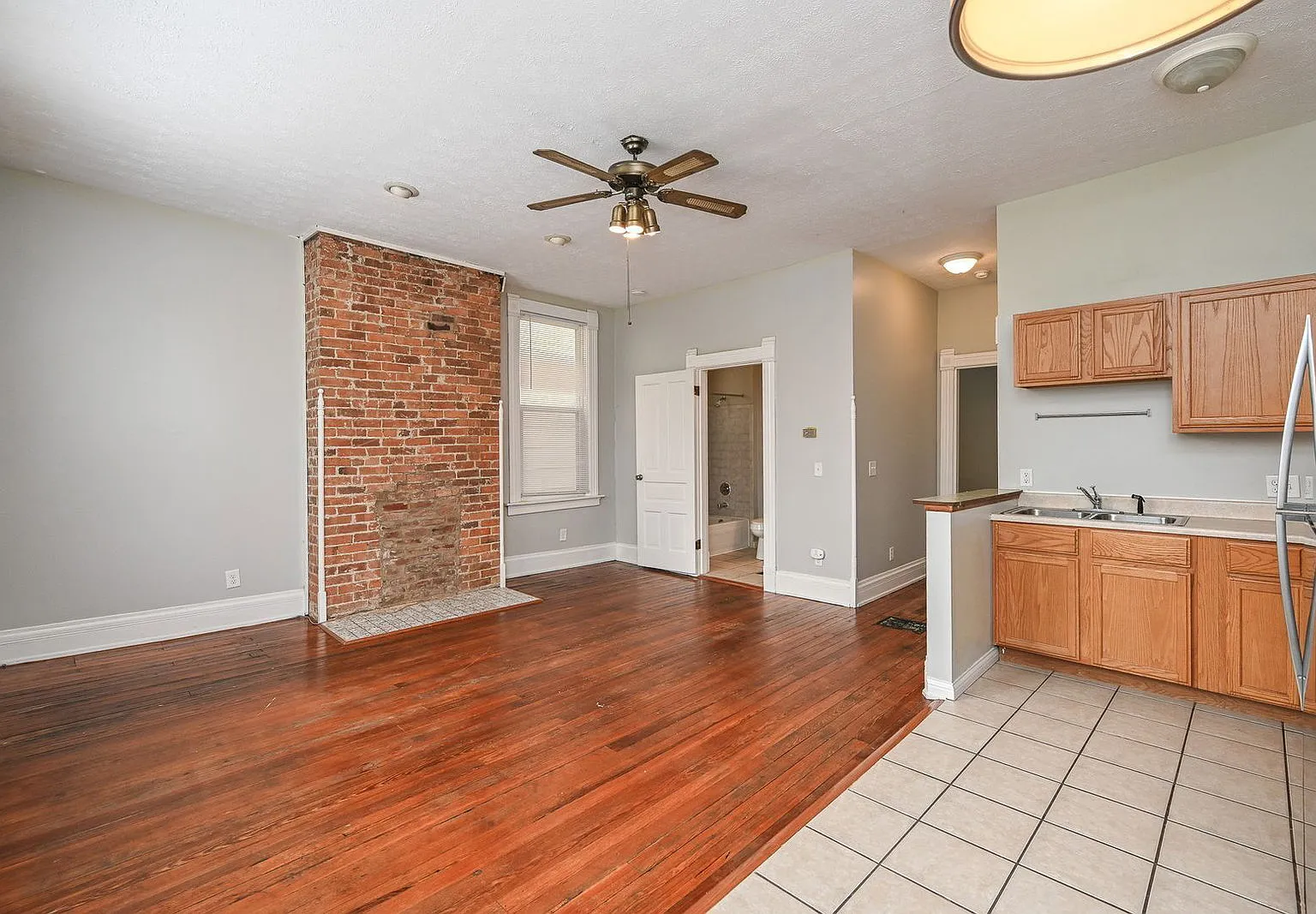 1 bed, 1.0 bath, $1,195 — Photo 2