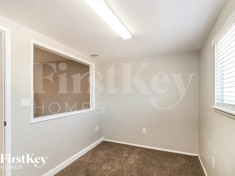 2604 E Boston St — Photo 8