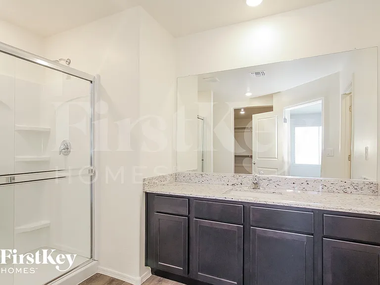 8434 S 258th Dr — Photo 7