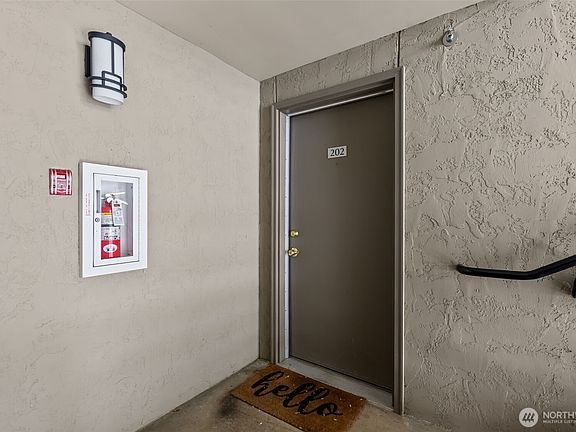 4th image of 19404 Bothell Way NE #B202