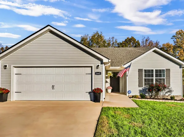 1445 Fredrick Dr, Clarksville, TN 37042