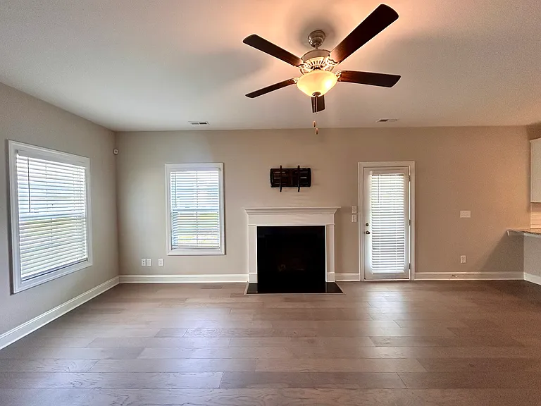 104 Wicklow Ct — Photo 13