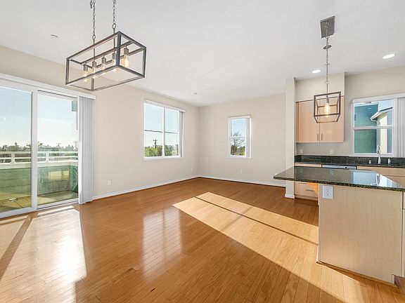 4th image of 1066 41st Ave Unit B303