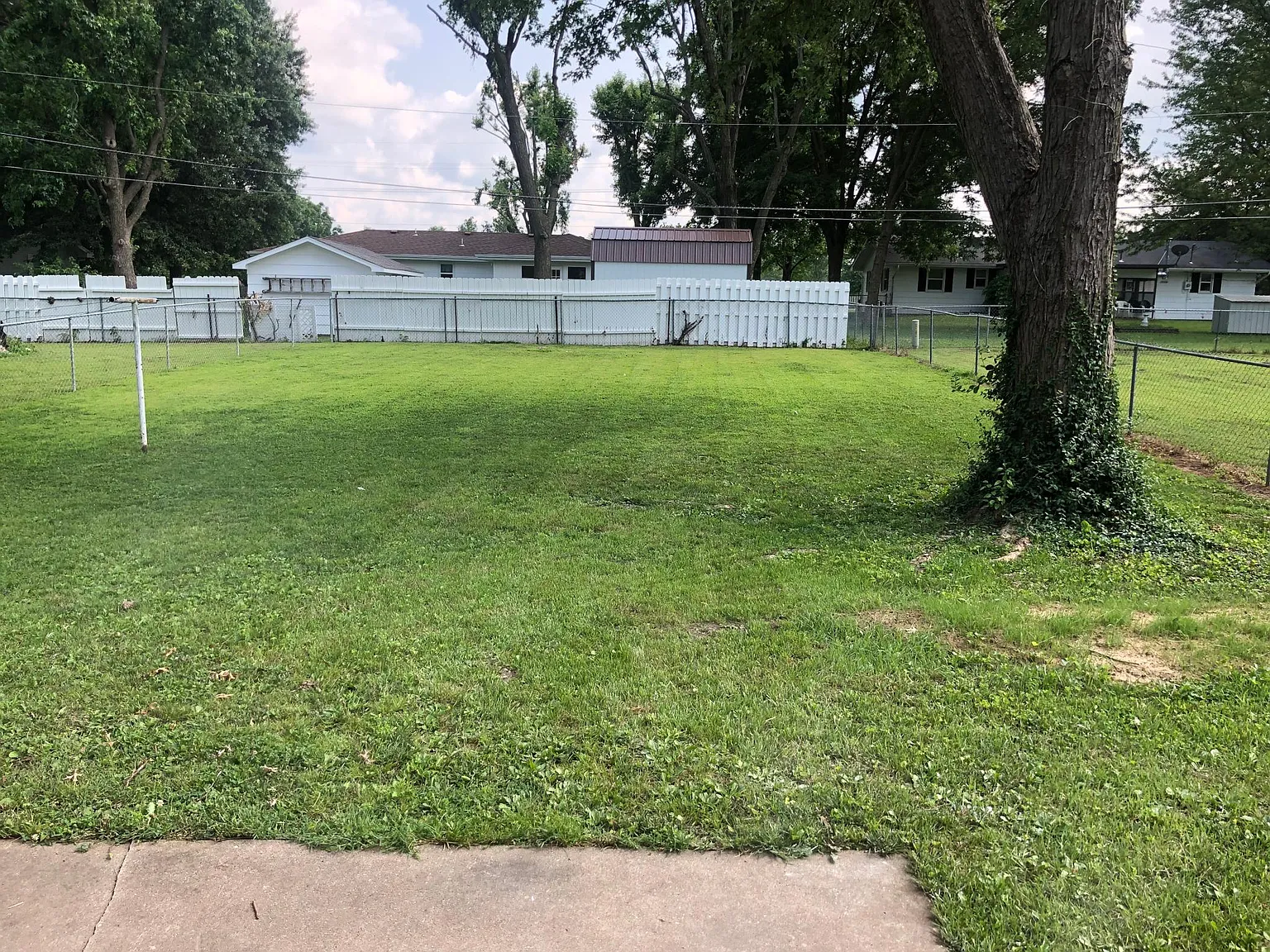 2 bed, 900 sqft, $975 — Photo 2