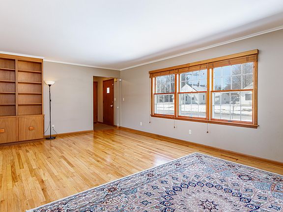 4th image of 220 S Maple Ave