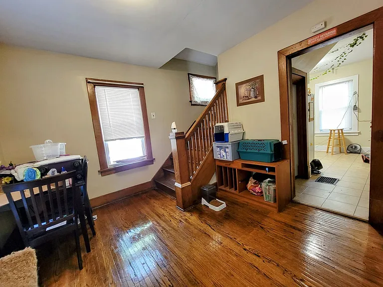 710 W Illinois St — Photo 4