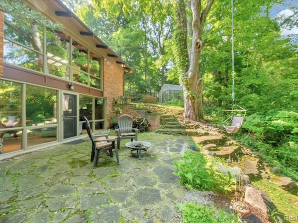 32981 Biddestone Ln, Farmington Hills, MI 48334