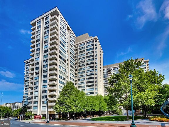 2nd image of 4515 Willard Ave APT 914S