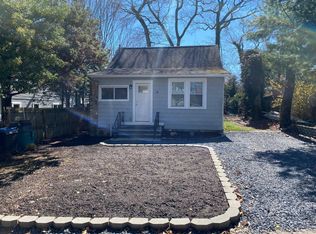 16 Corona Rd, Rocky Pt, NY 11778