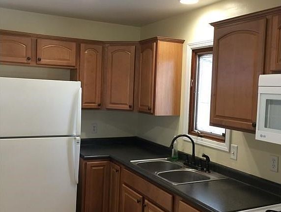 5th image of 144 Lynwood Dr