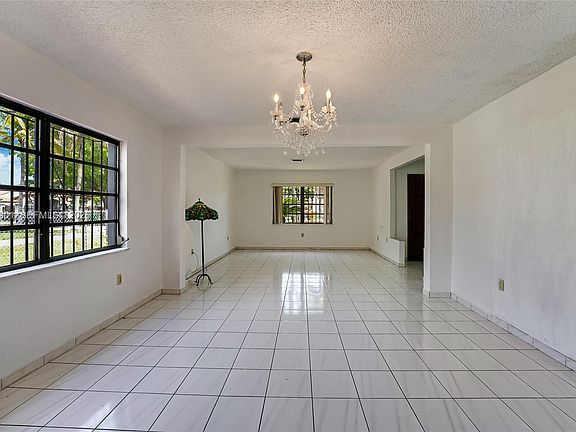 5th image of 1735 SW 15th St