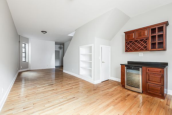 1st image of 418 E 77th St #5E