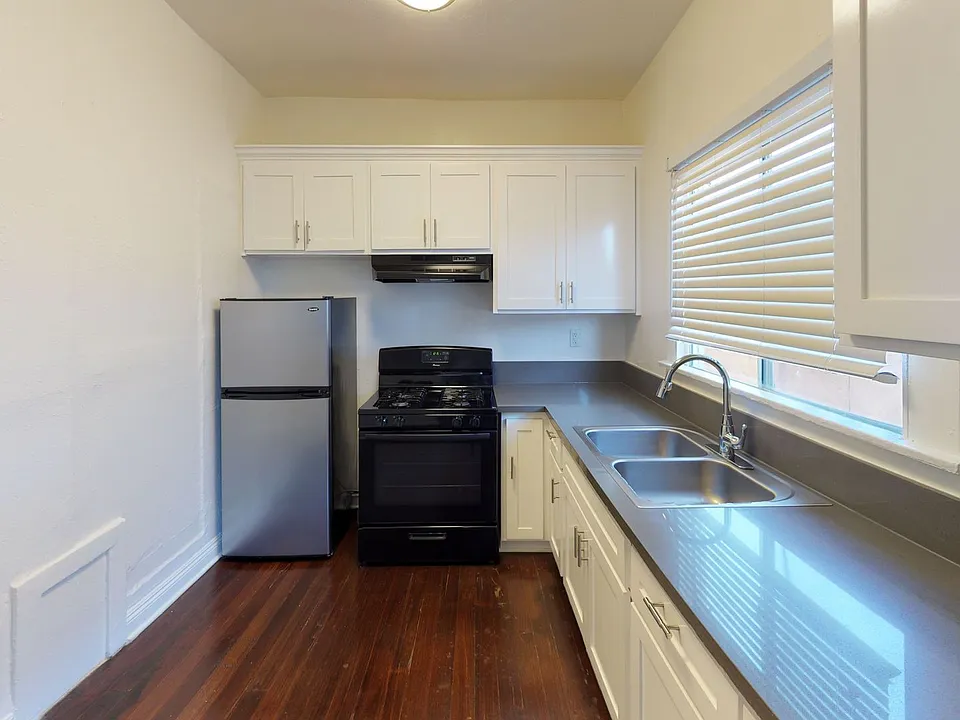 Casa Bonita Apartments...Gorgeous Newly Remodeled Apartments...Hardwood Floors!