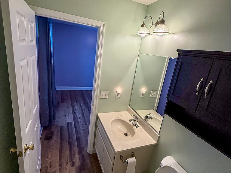 bathroom for bedroom 1