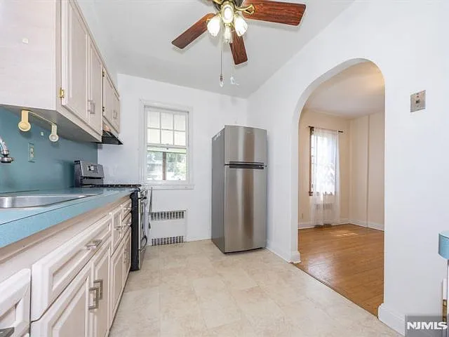 249 Carmita Ave — Photo 7