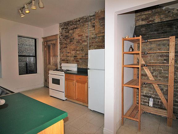5th image of 625 N Oakley Blvd #1