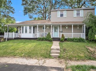 529 N East St, Fenton, MI 48430